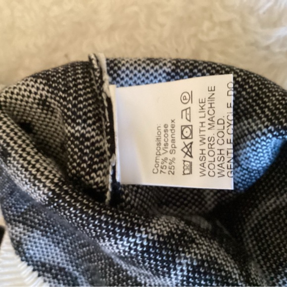 SHEIN Mushroom Sweater Vest -cropped black and white - Picture 7 of 7